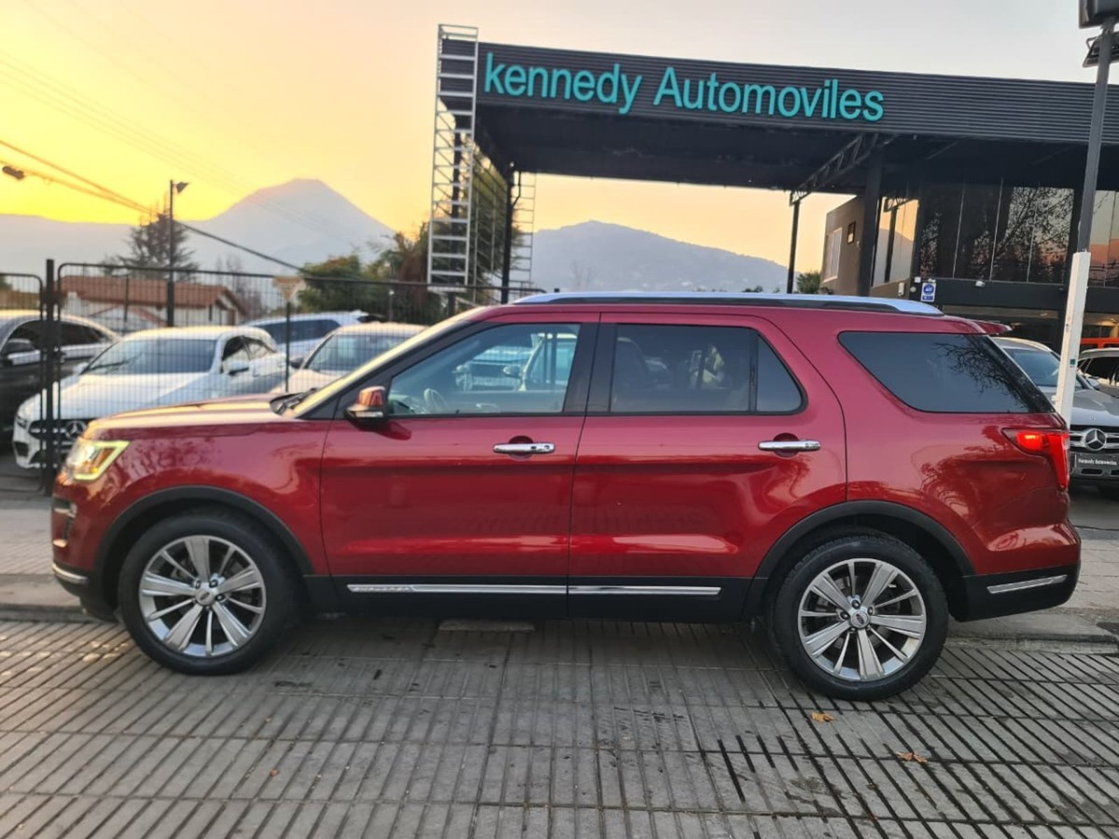 Ford EXPLORER 2.3 ECOBOOST LIMITED 4X2 AT 5P. 2018 - Foto 4 de 10
