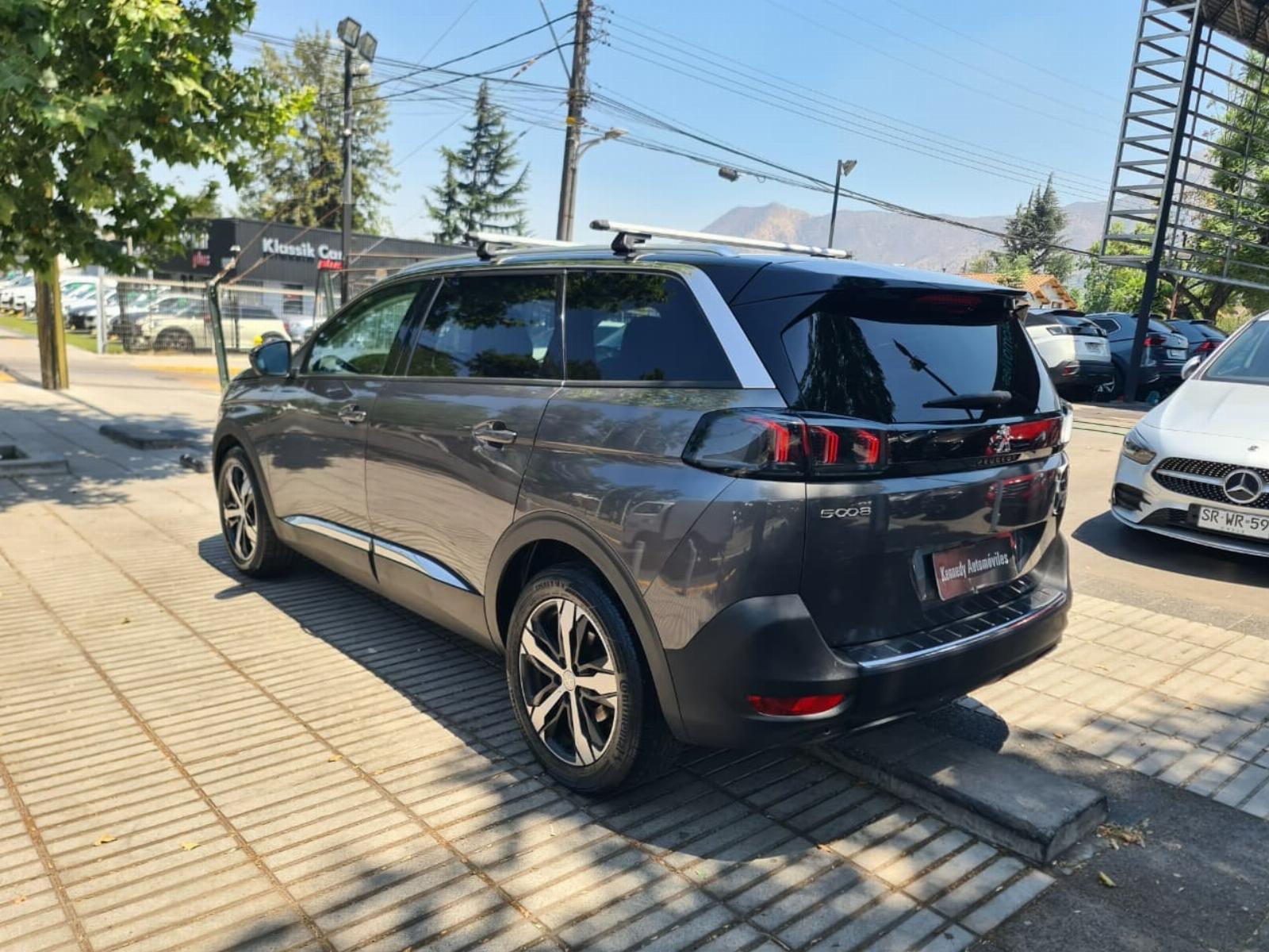PEUGEOT 5008 1.6 THP 165 Auto Allure Pack 2023 - Imagen 6 de 10