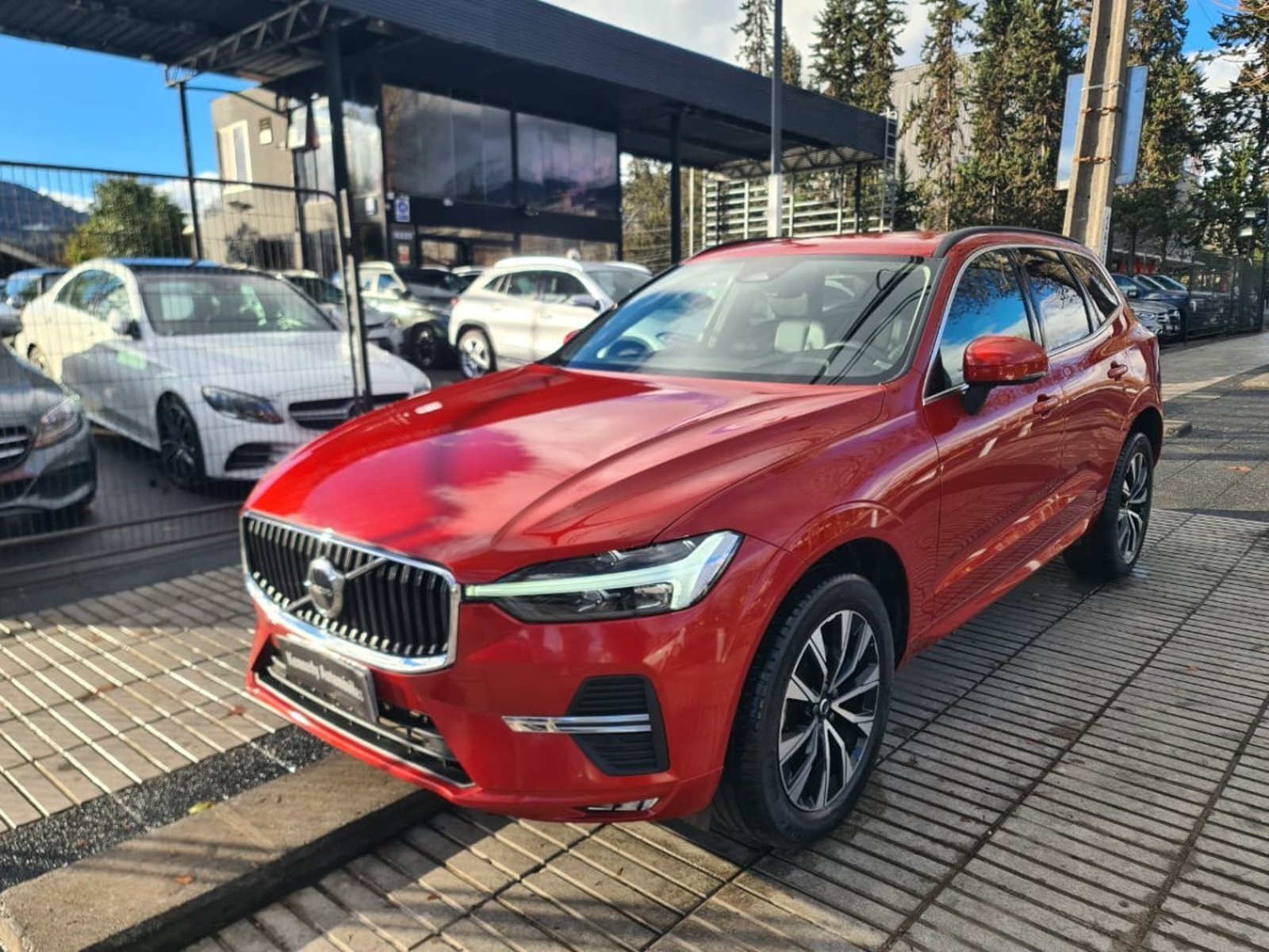 Volvo XC60 2.0 B5 PLUS HYBRID AWD AT 5P. 2024 - Foto 2 de 10
