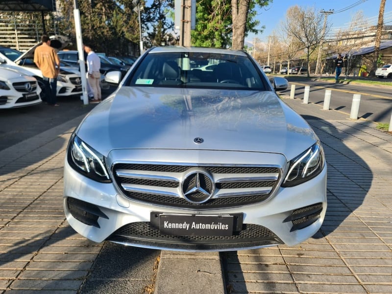Mercedes-Benz E300 2.0 LOOK AMG 4X2 AT 4P. 2019 - Imagen 8 de 10