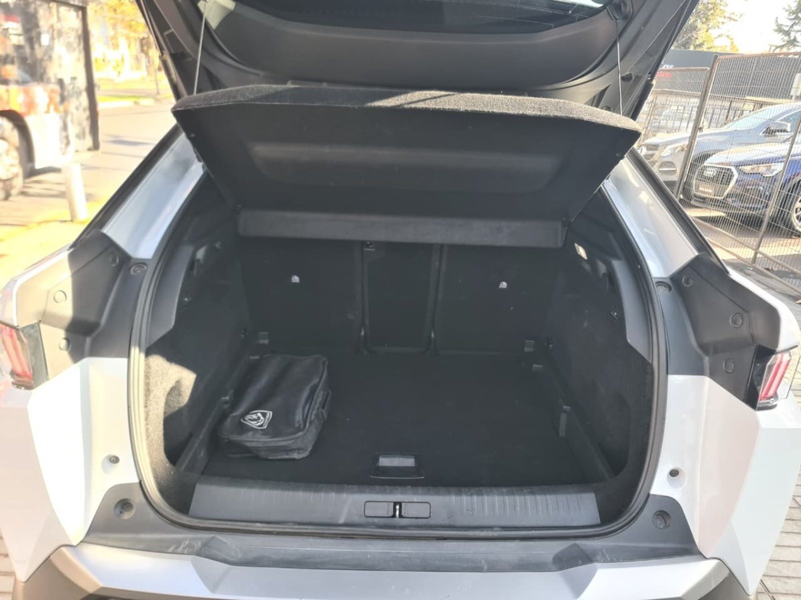 PEUGEOT 3008 1.2 MHEV 136 Premier eDCT6 2025 - Imagen 8 de 9