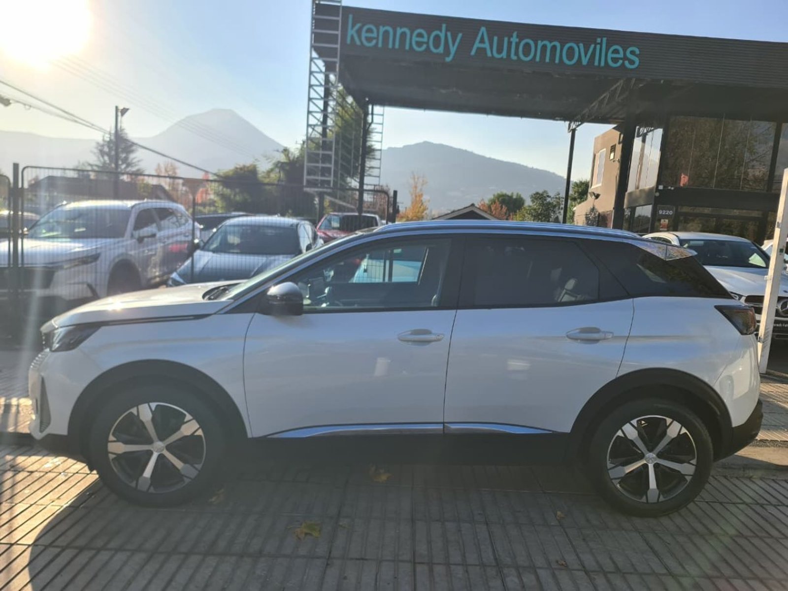 PEUGEOT 3008 1.6 THP 165 Auto Allure Pack 2022 - Imagen 6 de 9