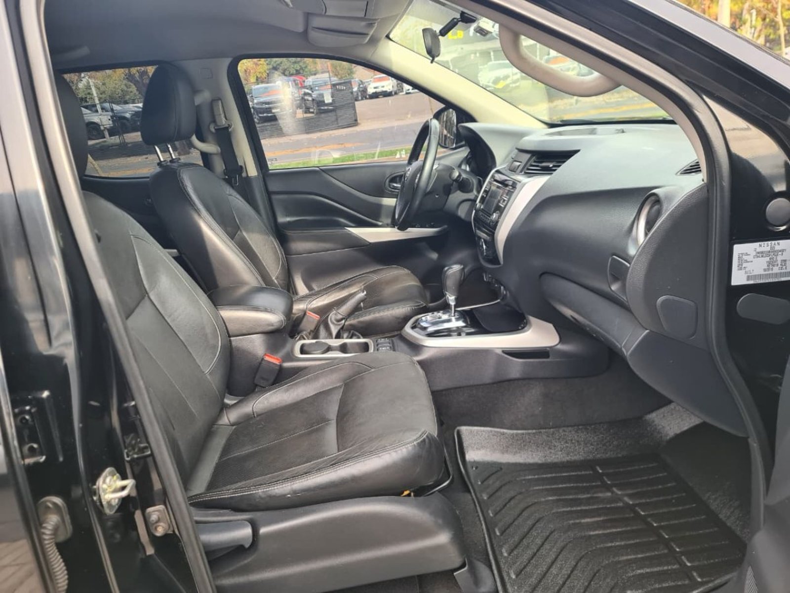 NISSAN NP300 2.3 DSL Auto LE 4WD 2019 - Imagen 8 de 8