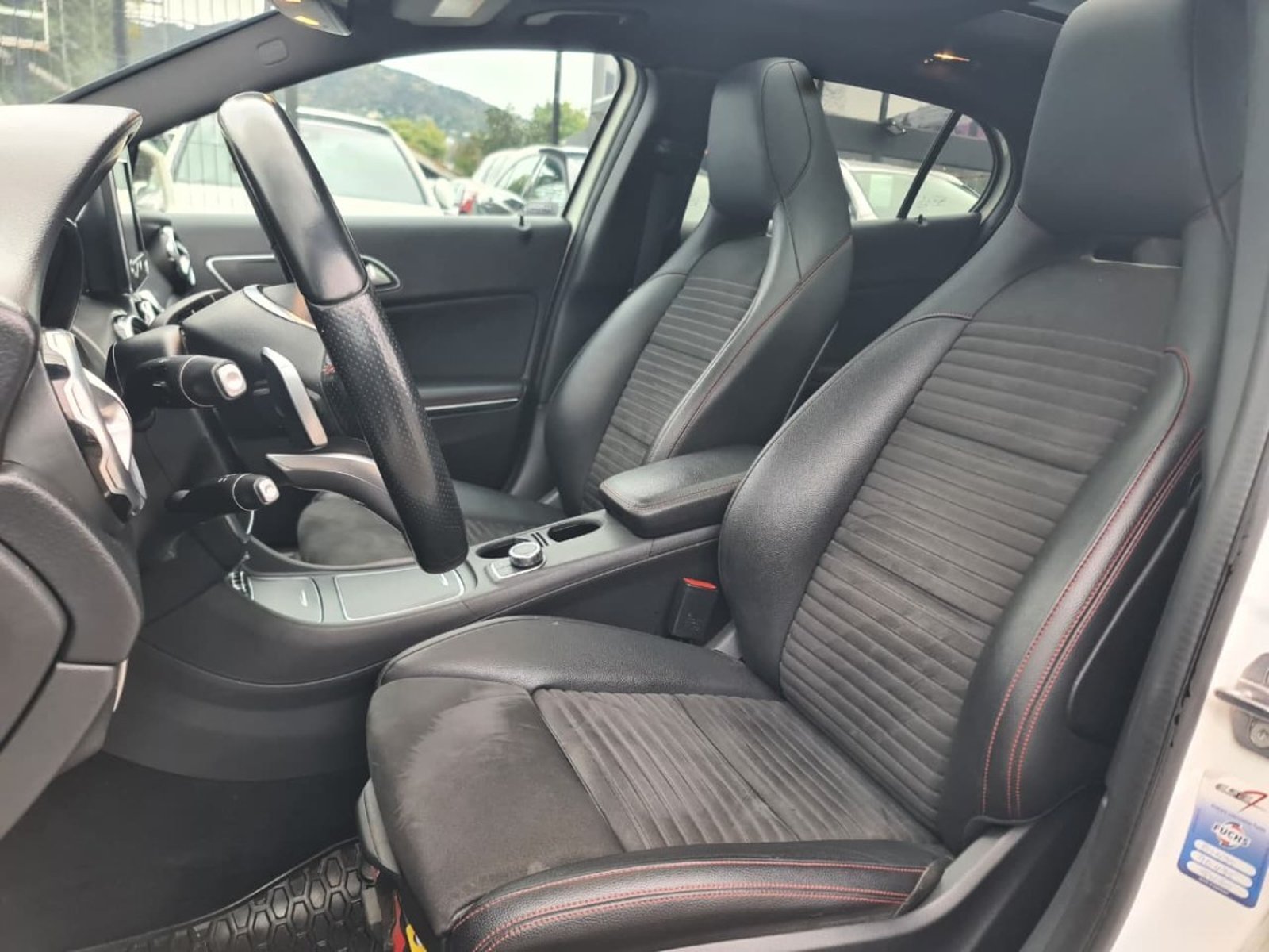 Mercedes-Benz GLA 220 2.1 CDI DIESEL 4MATIC 4X4 AT 5P. 2019 - Imagen 9 de 10