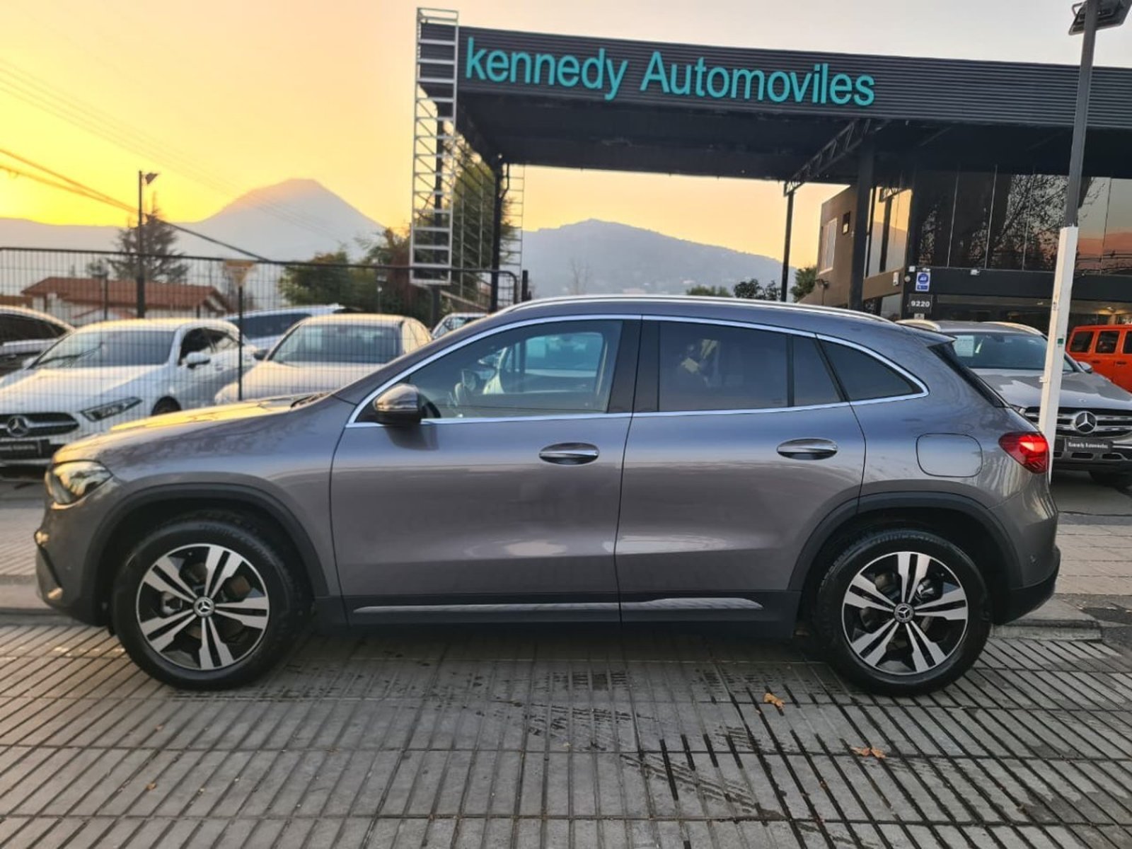 MERCEDES-BENZ GLA 200 1.3 Progressive Advanced AT 2025 - Foto 4 de 10