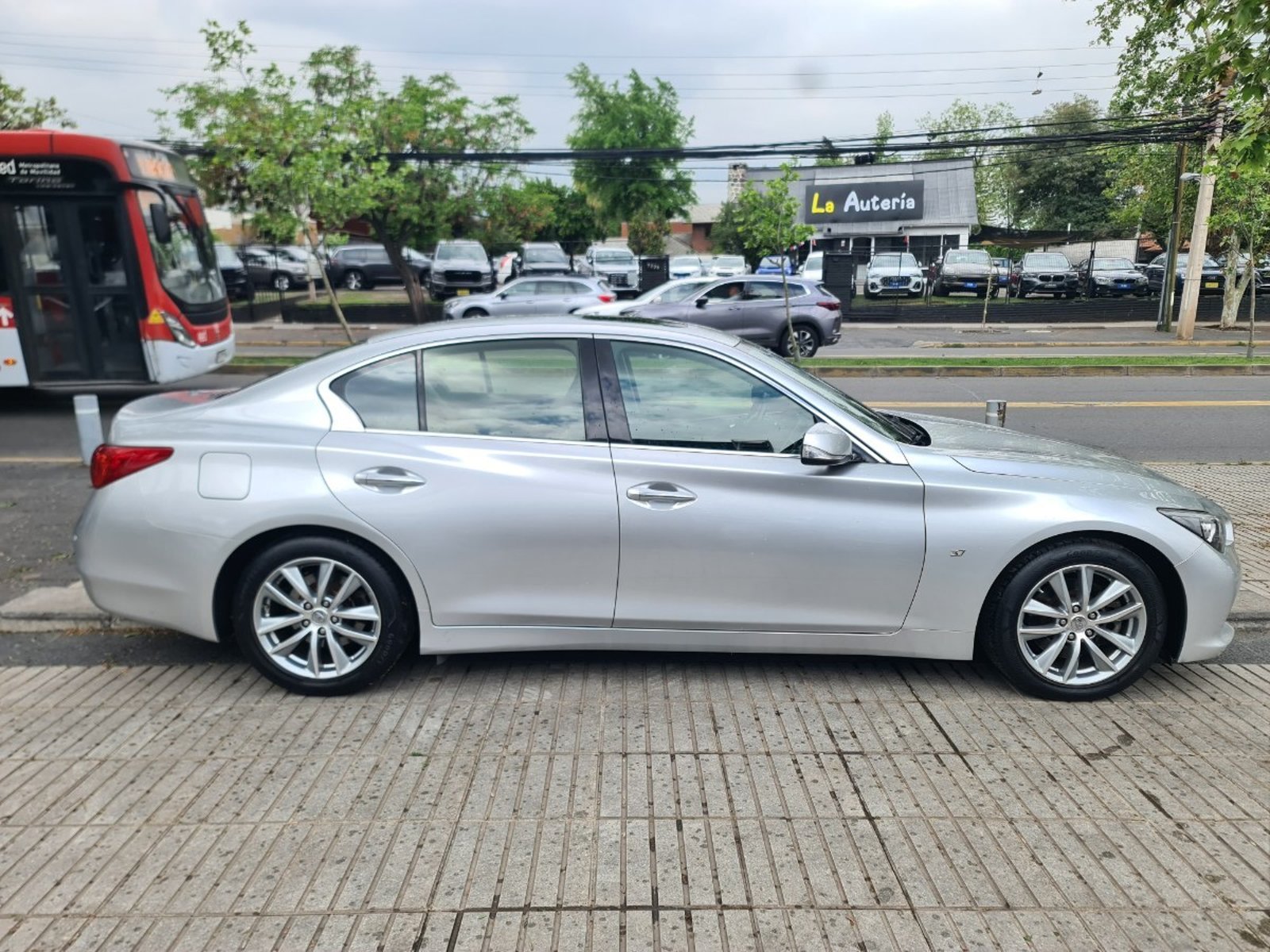 Infiniti Q50 3.7 4X2 AT 4P. 2015 - Foto 5 de 10
