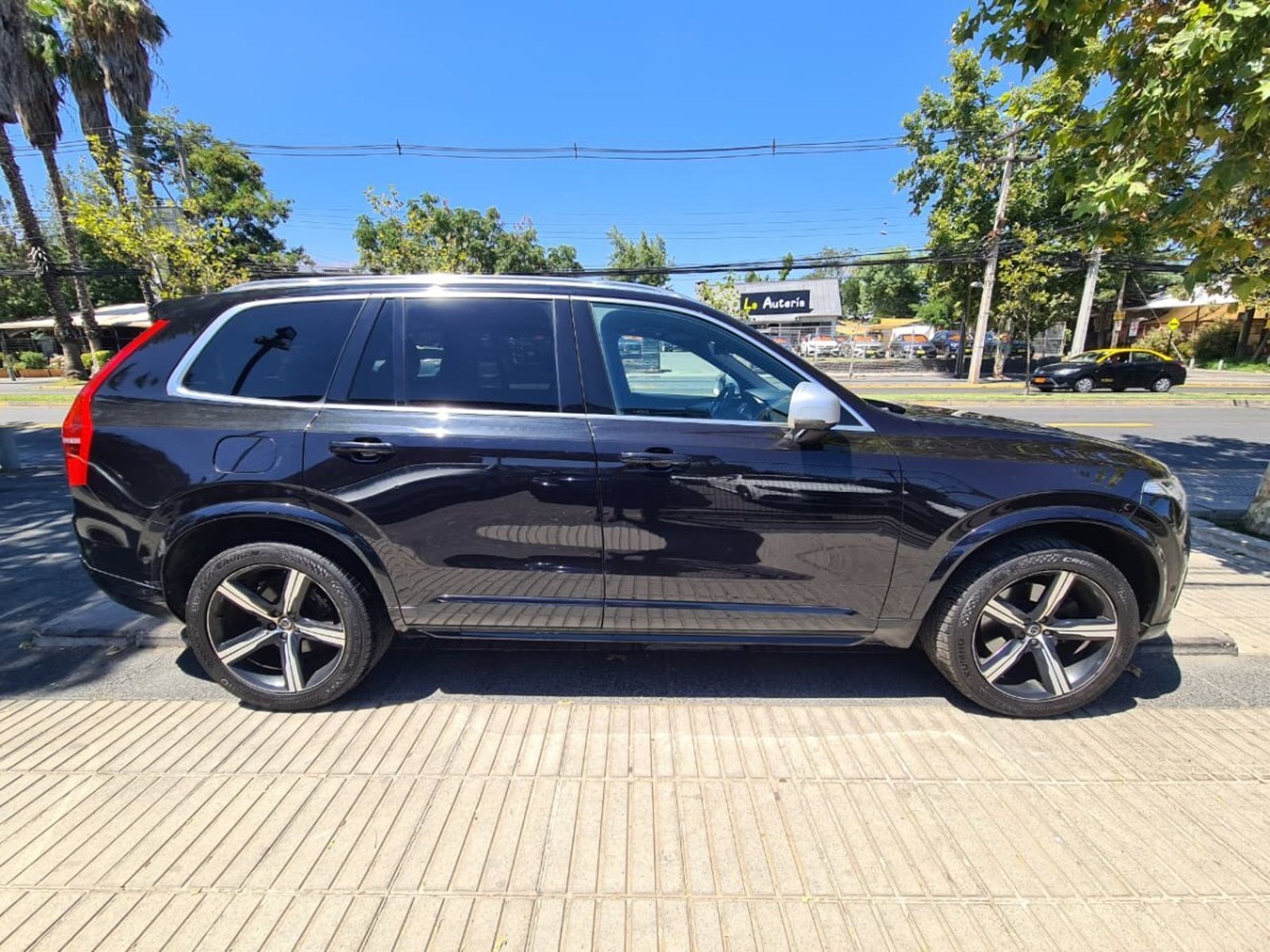 VOLVO XC90 2.0 T6 R-Design Auto 4WD 2018 - Imagen 3 de 10