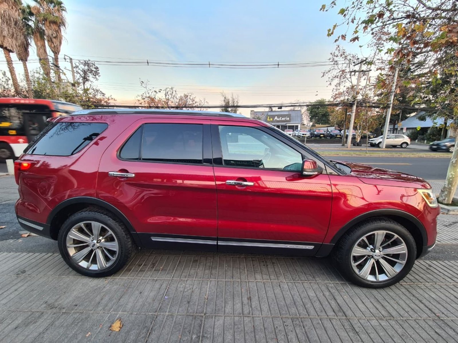Ford EXPLORER 2.3 ECOBOOST LIMITED 4X2 AT 5P. 2018 - Foto 3 de 10