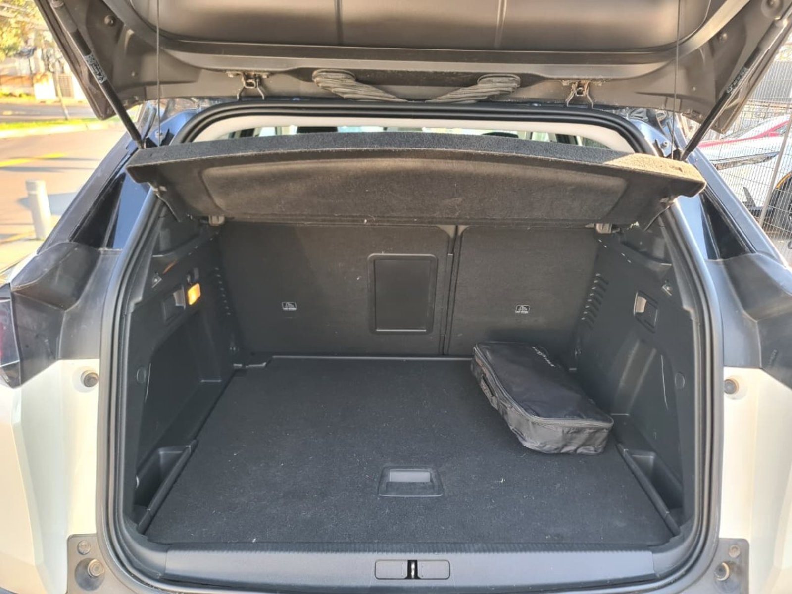 PEUGEOT 3008 1.6 THP 165 Auto Allure Pack 2022 - Imagen 9 de 9