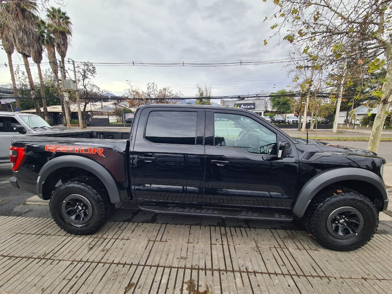 Ford F-150 Raptor 3.5 4X4 DOB. CAB. AT 4P. 2024 - Imagen 6 de 10