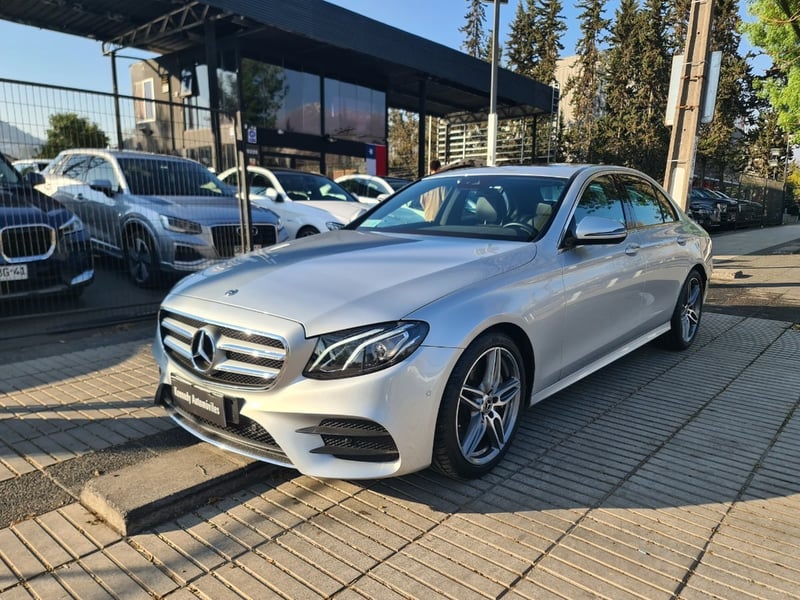 Mercedes-Benz E300 2.0 LOOK AMG 4X2 AT 4P. 2019 - Imagen 3 de 10