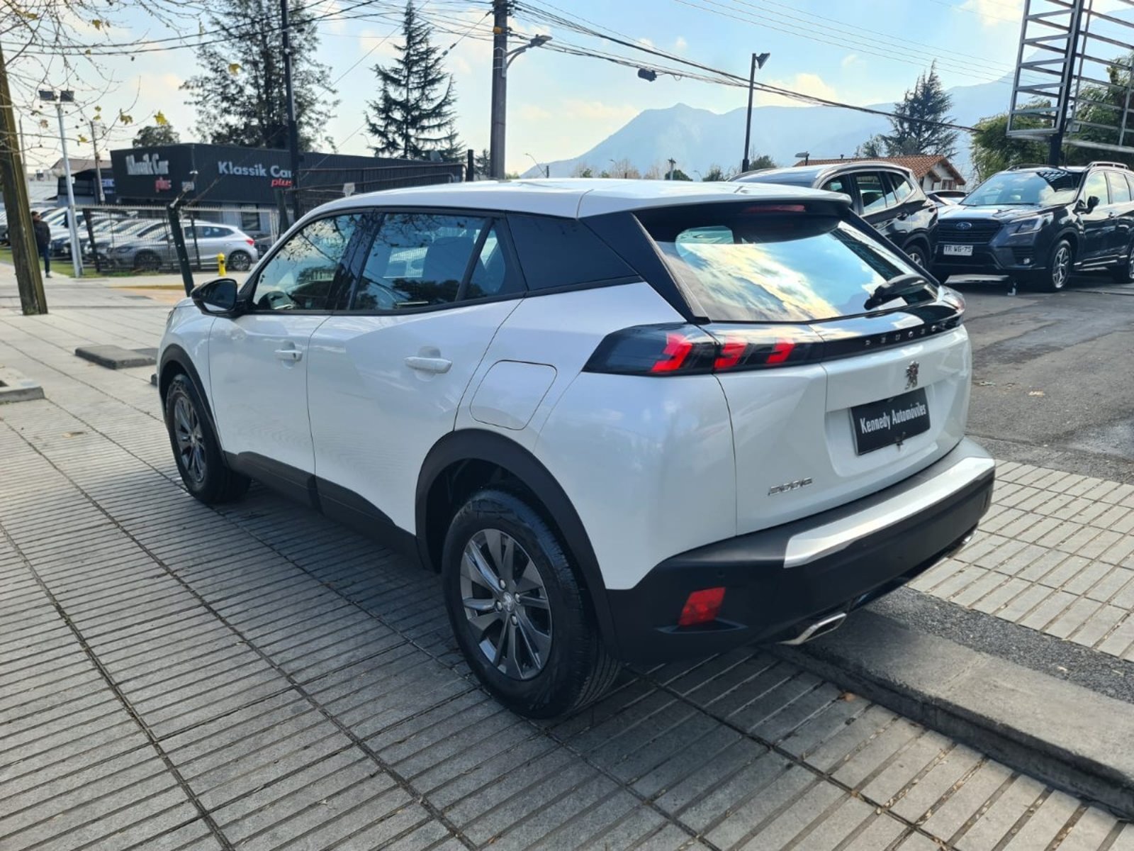 Peugeot 2008 1.2 ACTIVE PURETECH 130 4X2 MT 5P. 2023 - Foto 4 de 10