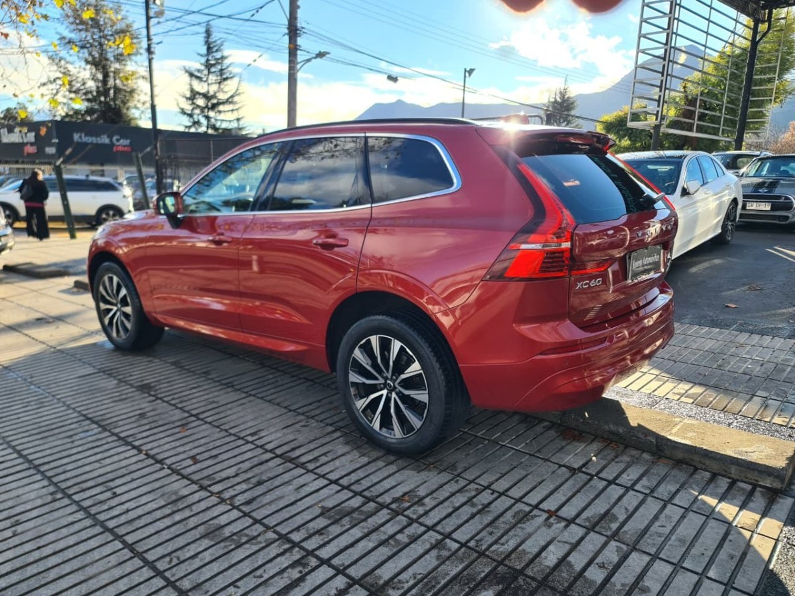 Volvo XC60 2.0 B5 PLUS HYBRID AWD AT 5P. 2024 - Imagen 6 de 10