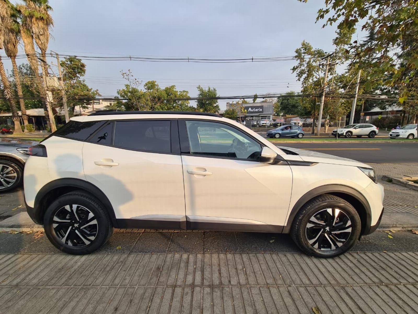 Peugeot 2008 1.5 BlueHDI 130 HP Auto Allure Pack 2022 - Foto 4 de 10