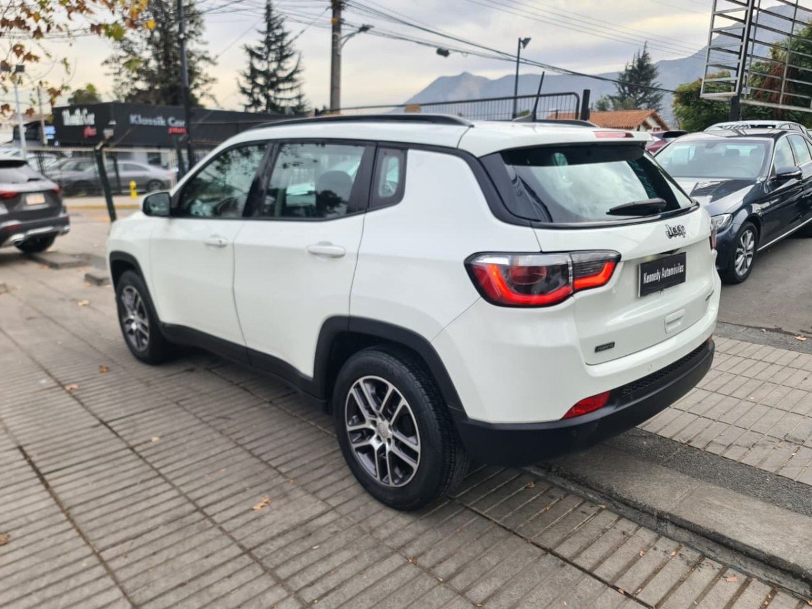 JEEP COMPASS 2.4 Auto Sport LX 2020 - Imagen 7 de 10