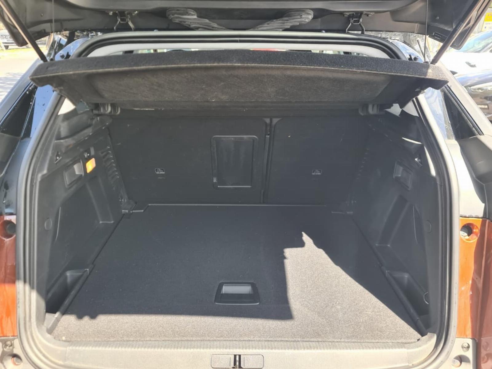 PEUGEOT 3008 1.6 THP 165 Auto Allure 2019 - Imagen 8 de 9