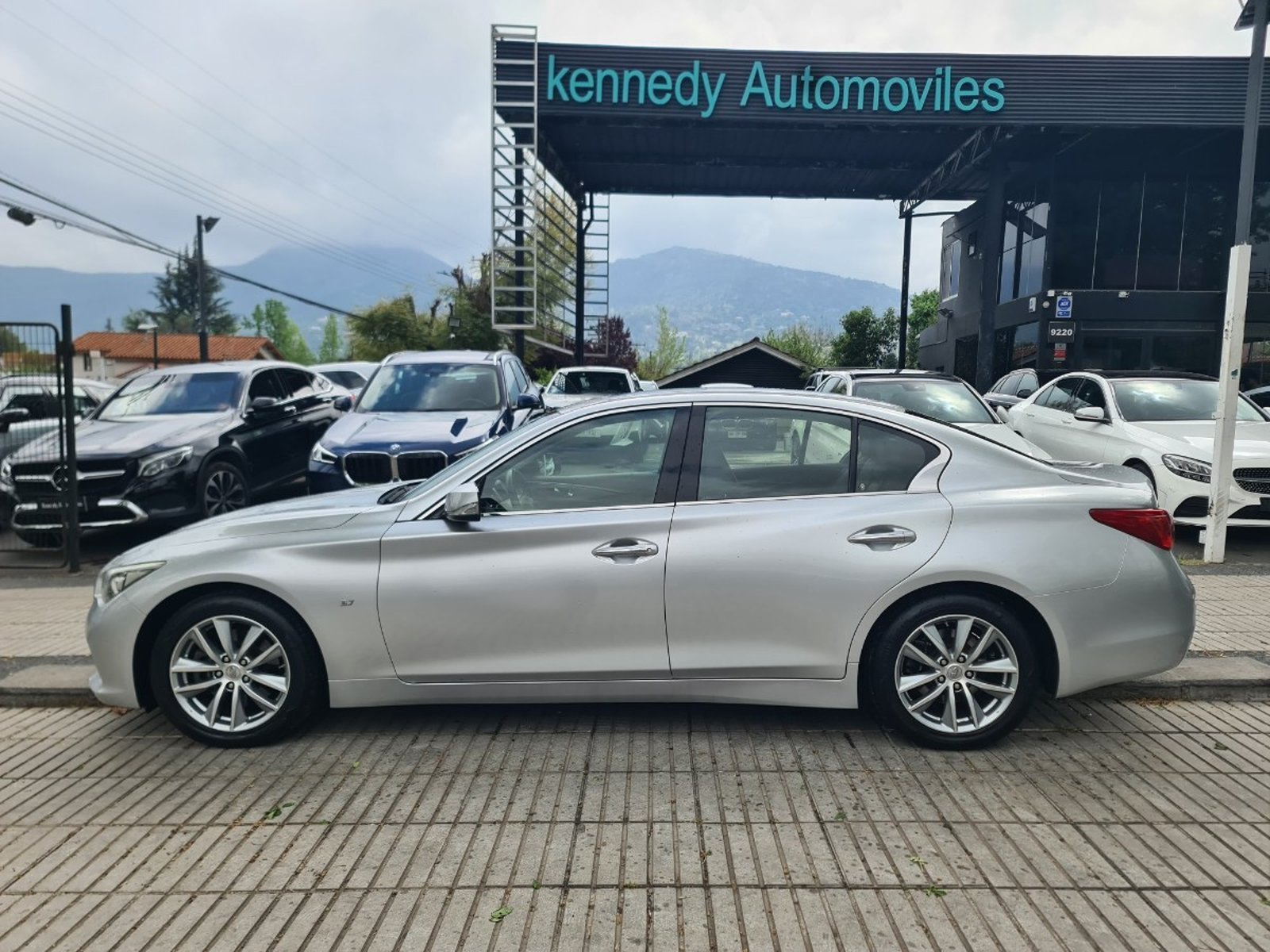 Infiniti Q50 3.7 4X2 AT 4P. 2015 - Foto 4 de 10