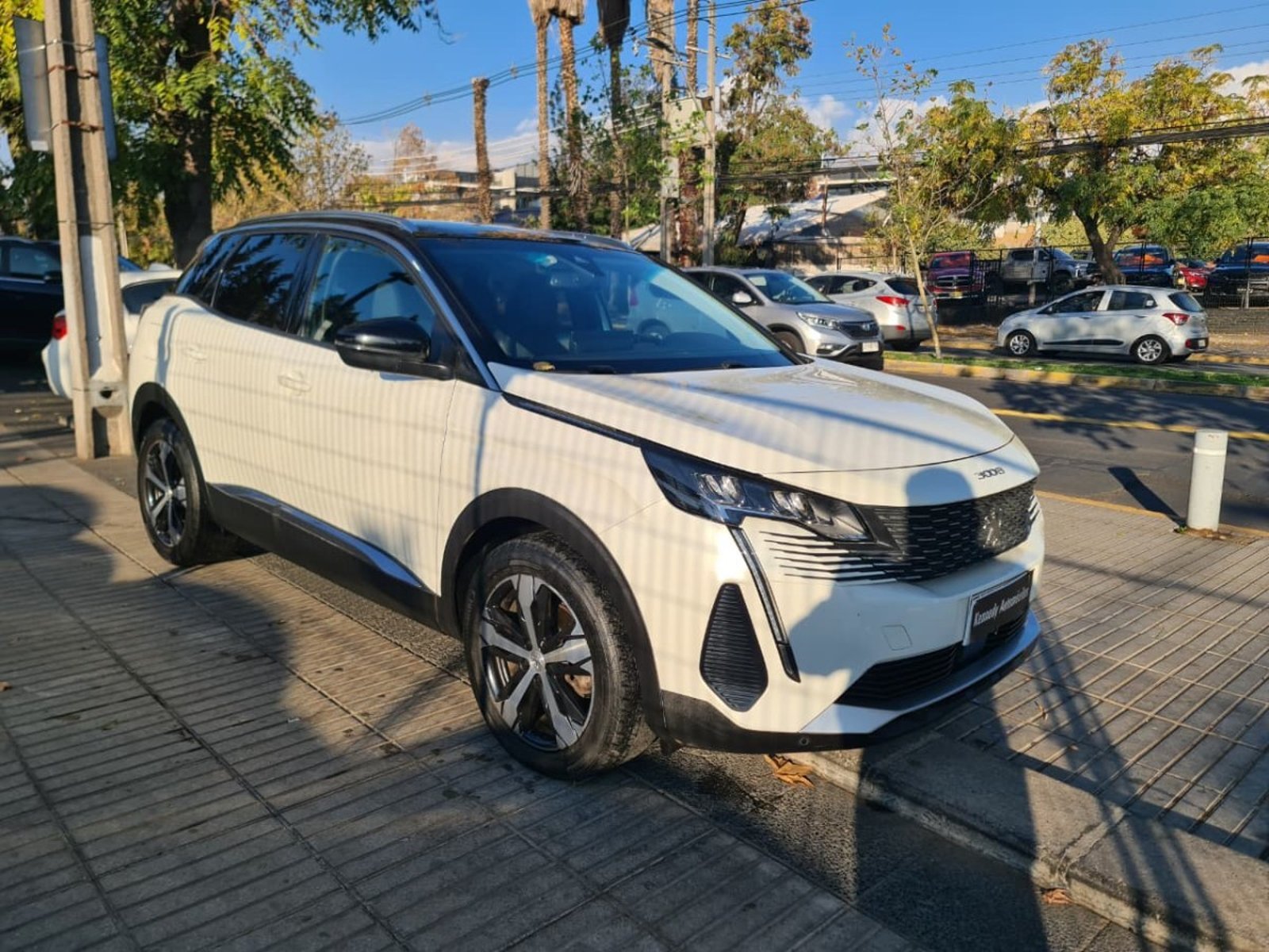 Peugeot 3008 1.6 THP 165 Auto Allure Pack 2022 - Foto 2 de 10