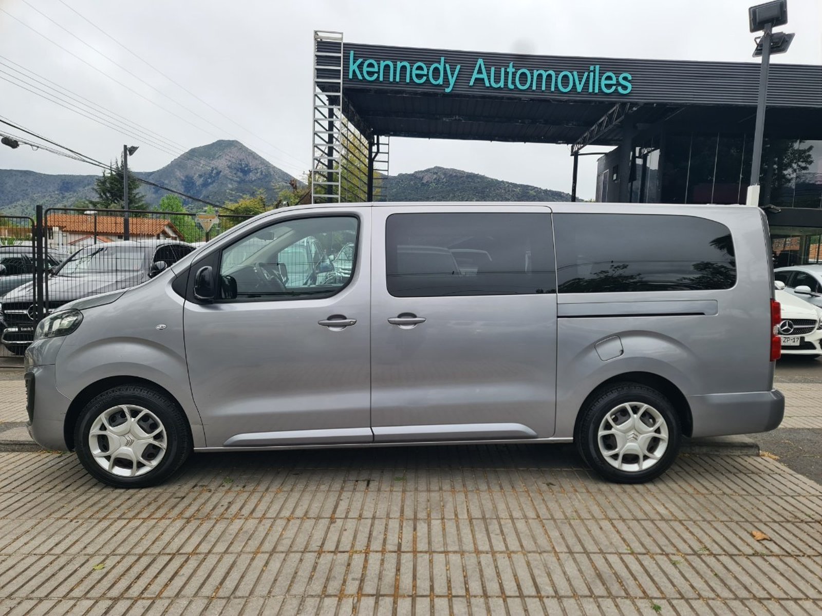 Citroën SPACETOURER 2.0 XL BUSINESS BLUEHDI DIESEL 4X4 150 SS BVM6 MT 2023 - Foto 5 de 10