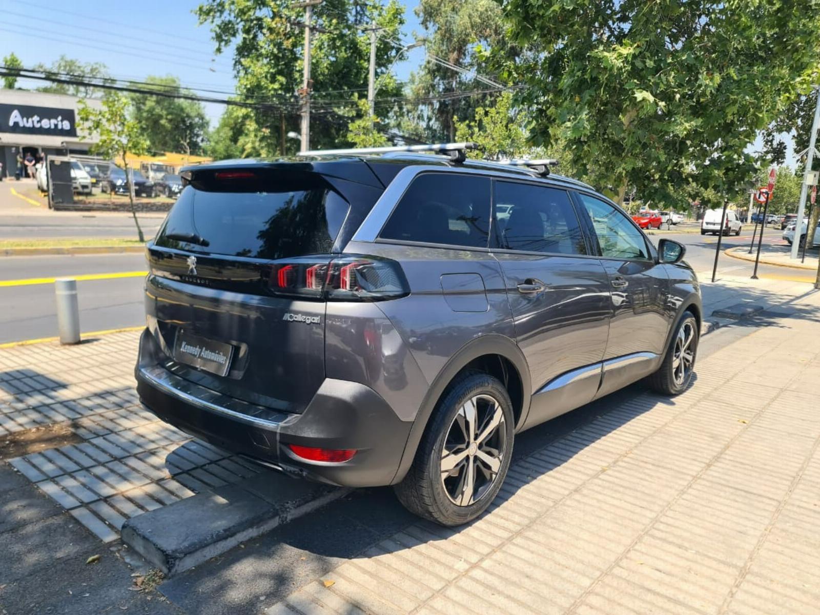 PEUGEOT 5008 1.6 THP 165 Auto Allure Pack 2023 - Imagen 8 de 10