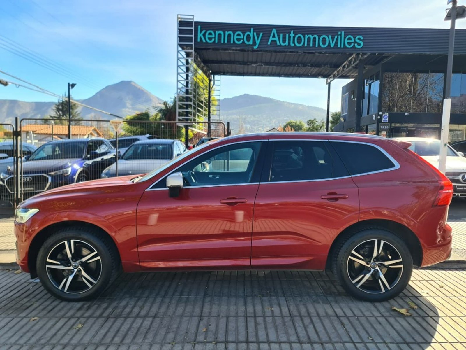 VOLVO XC60 2.0 T6 R-Design Auto 4WD 2019 - Imagen 4 de 9