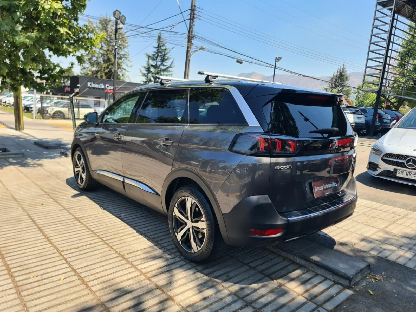 PEUGEOT 5008 1.6 THP 165 Auto Allure Pack 2023 - Imagen 5 de 10