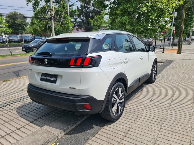 Peugeot 3008 1.2 ACTIVE PACK PURETECH 130 4X2 MT6 5P. 2023 - Imagen 5 de 10