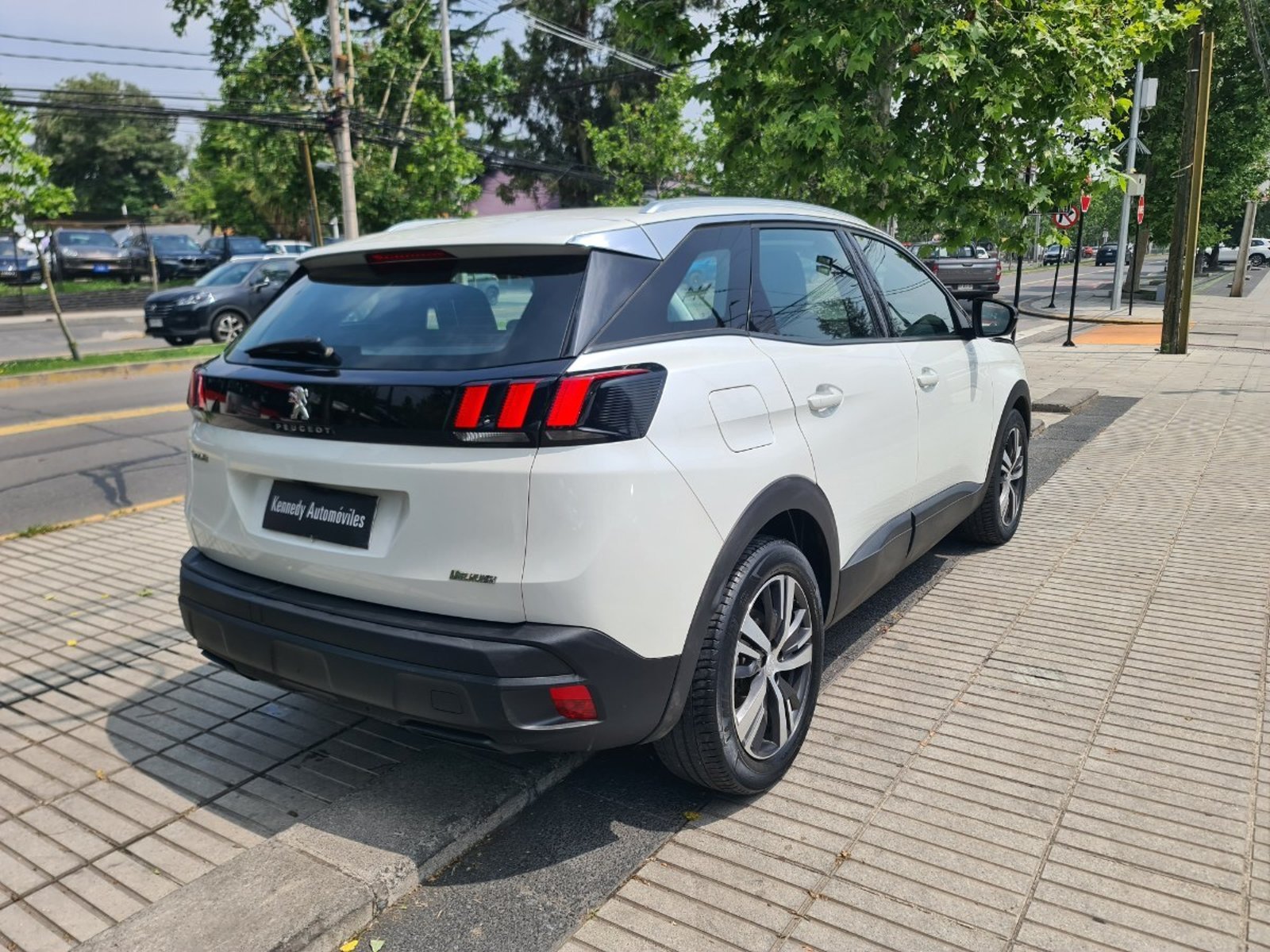 Peugeot 3008 1.2 ACTIVE PACK PURETECH 130 4X2 MT6 5P. 2023 - Foto 5 de 10