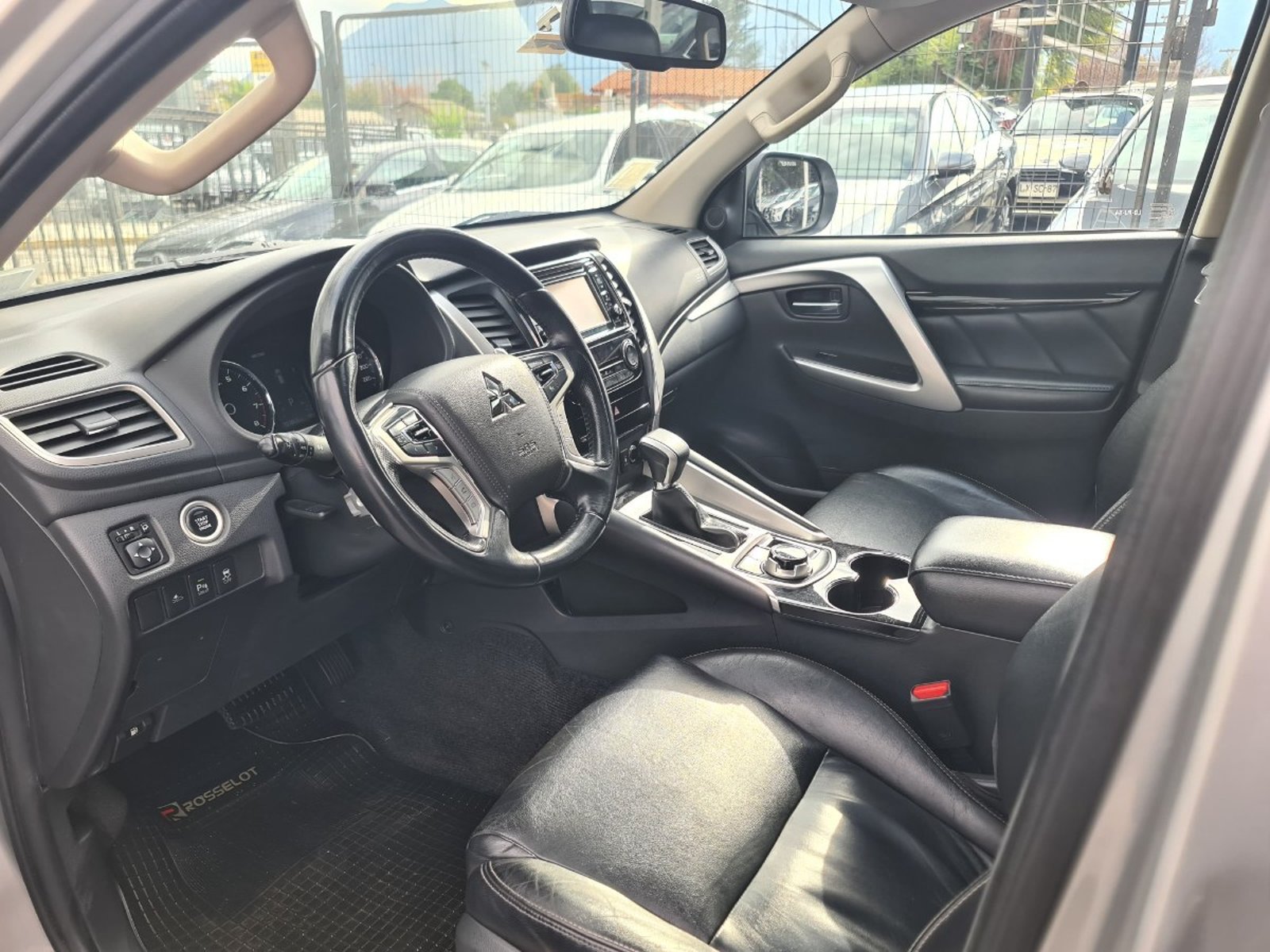 Mitsubishi MONTERO SPORT 3.0 LIMITED 4X4 AT 5P. 2019 - Imagen 10 de 10