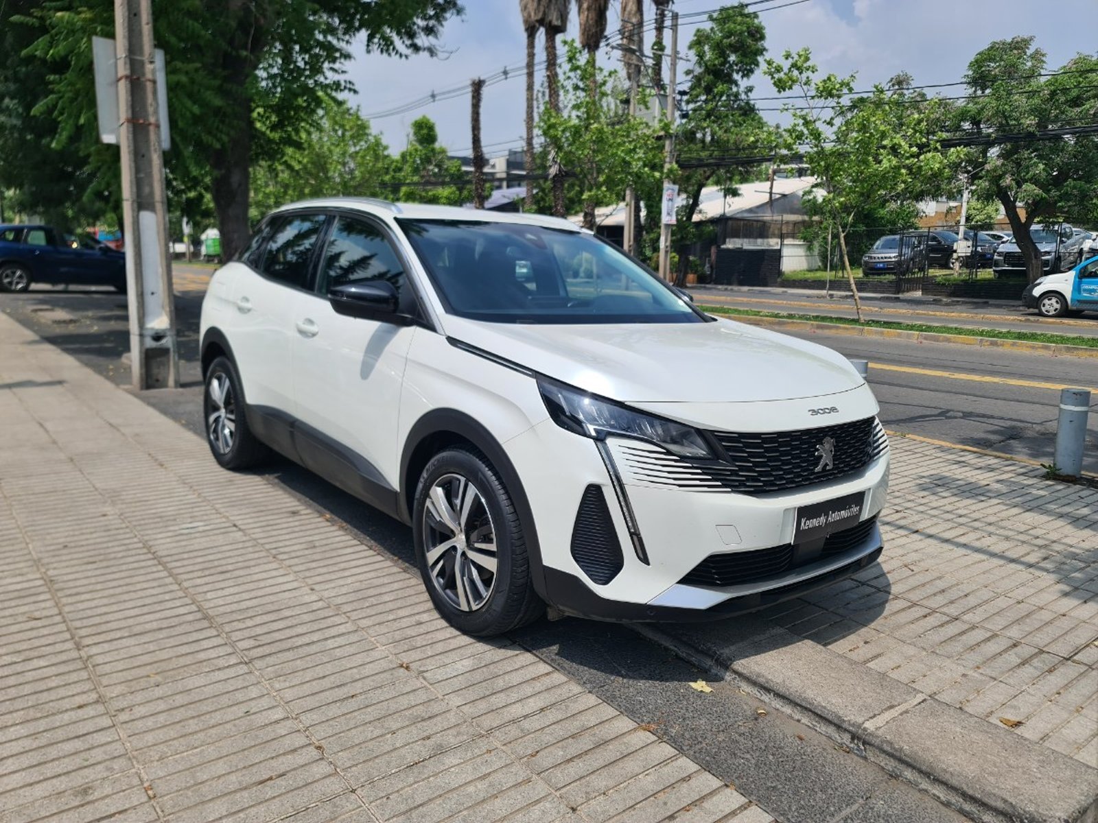 Peugeot 3008 1.2 ACTIVE PACK PURETECH 130 4X2 MT6 5P. 2023 - Foto 2 de 10