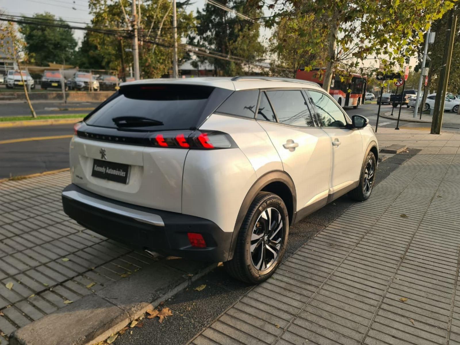 PEUGEOT 2008 1.5 BlueHDI 130 HP Auto Allure Pack 2022 - Imagen 6 de 8