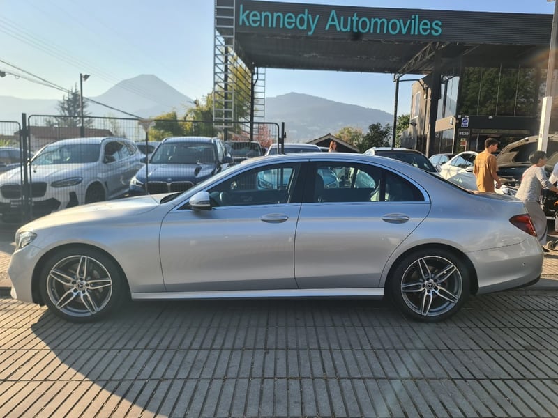 Mercedes-Benz E300 2.0 LOOK AMG 4X2 AT 4P. 2019 - Imagen 6 de 10
