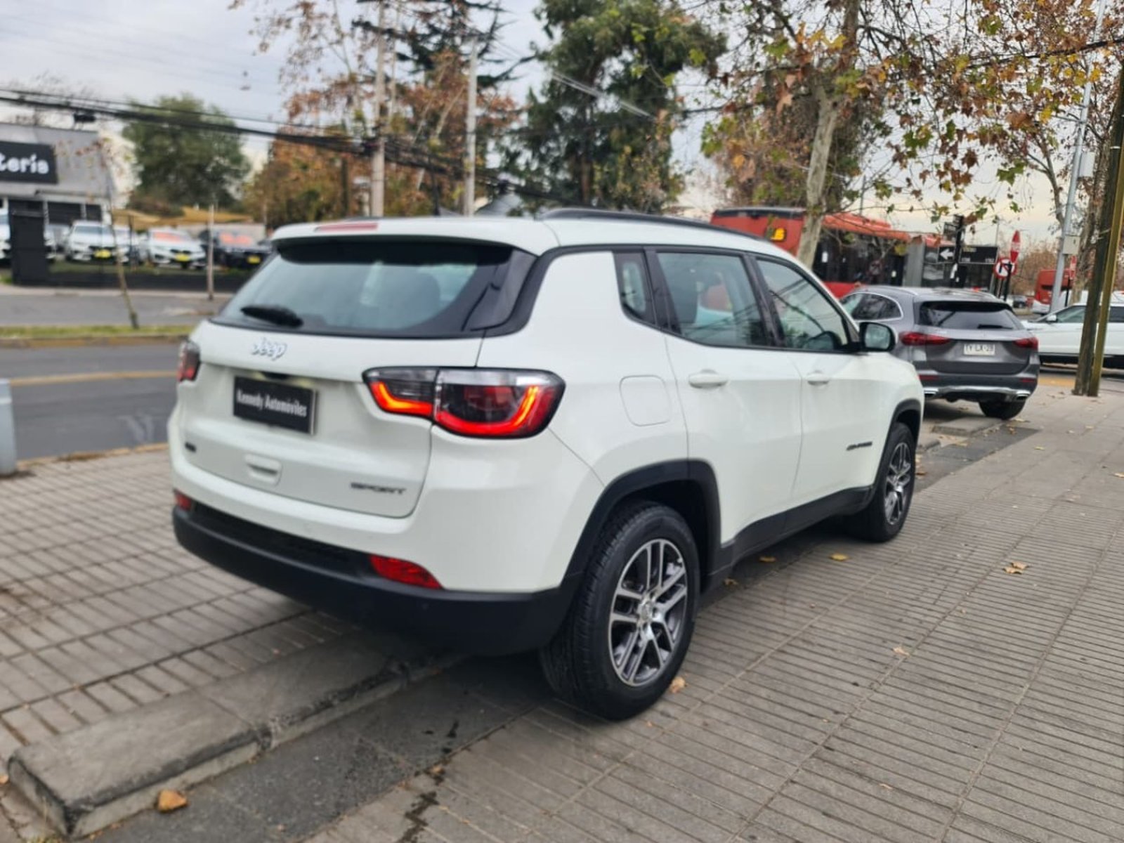 JEEP COMPASS 2.4 Auto Sport LX 2020 - Imagen 8 de 10