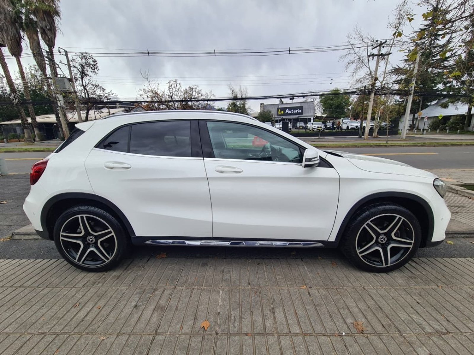 Mercedes-Benz GLA 220 2.1 CDI DIESEL 4MATIC 4X4 AT 5P. 2019 - Imagen 6 de 10