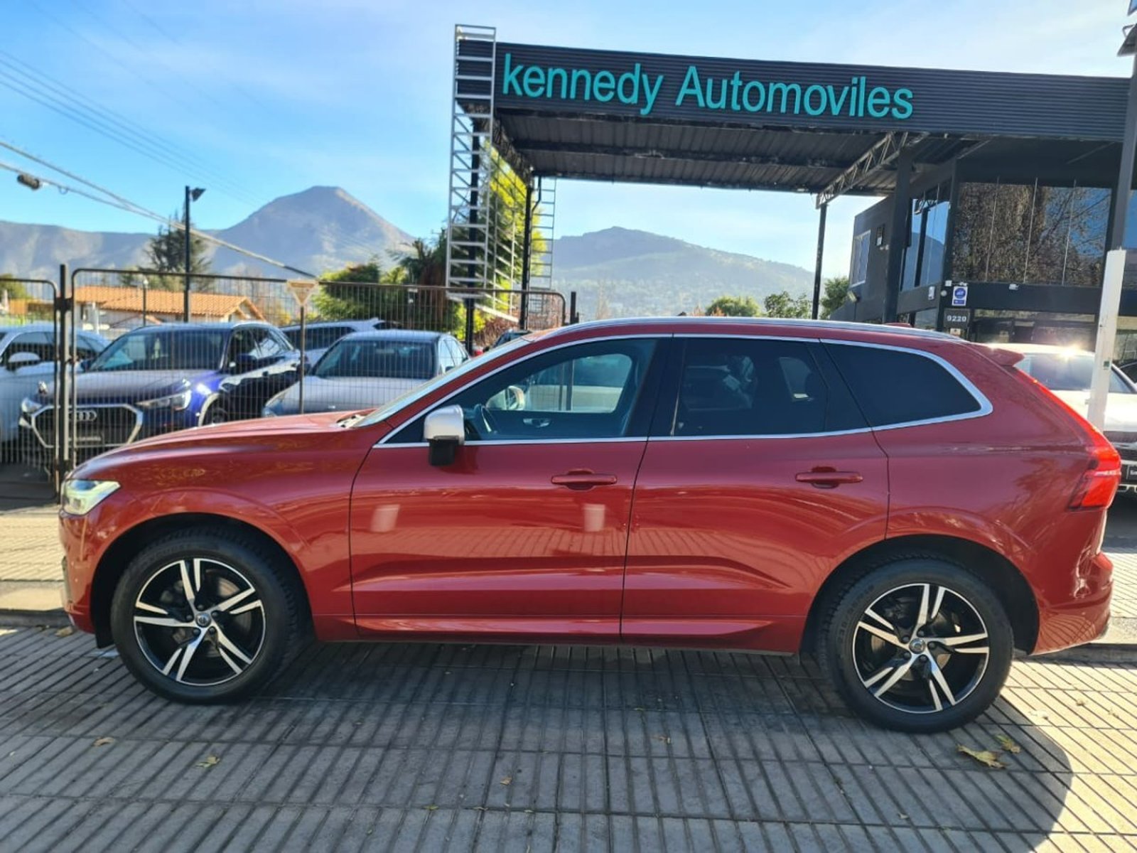 VOLVO XC60 2.0 T6 R-Design Auto 4WD 2019 - Imagen 3 de 9