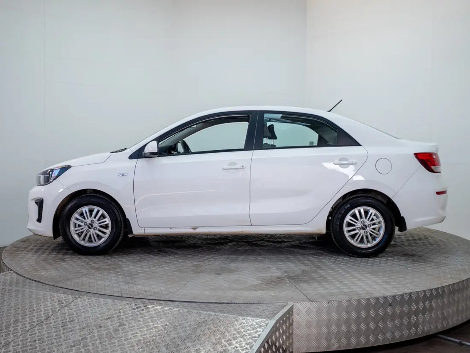 Kia SOLUTO 2026 - Imagen 4 de 20