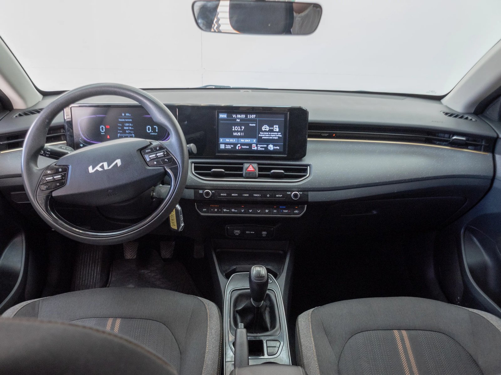KIA K3 2024 - Imagen 12 de 16