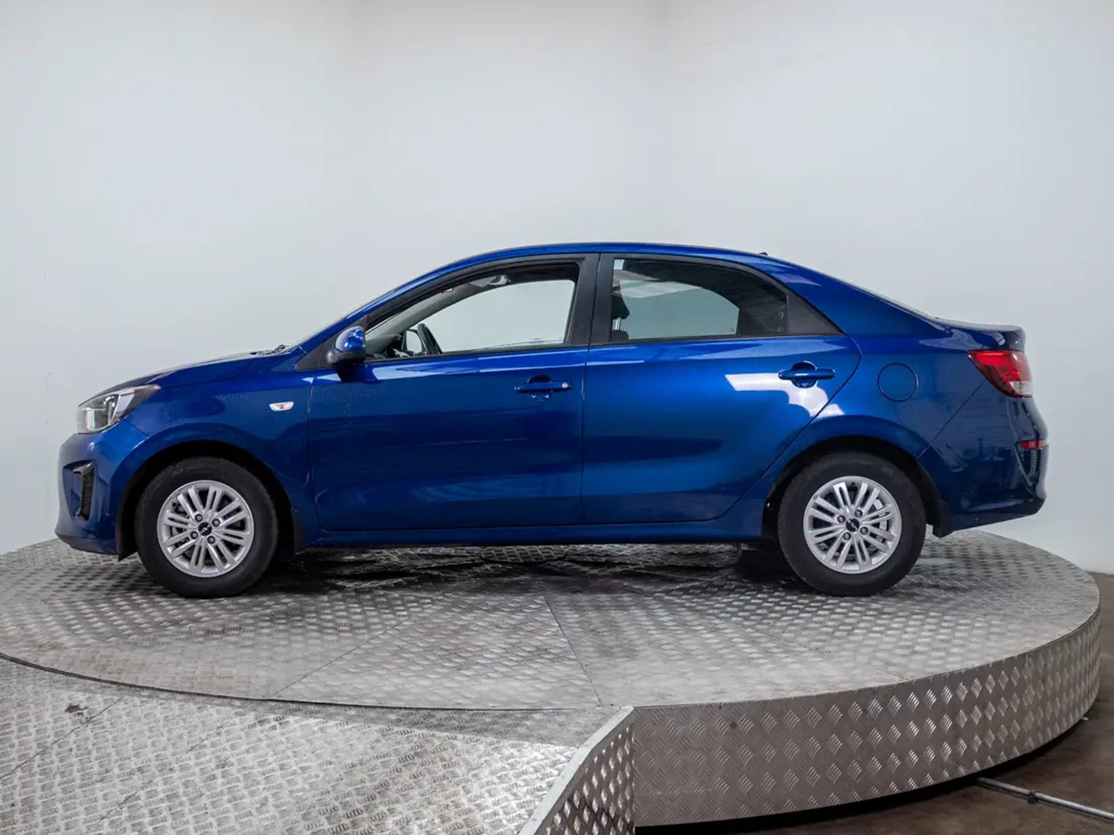 Kia SOLUTO 2025 - Foto 4 de 20