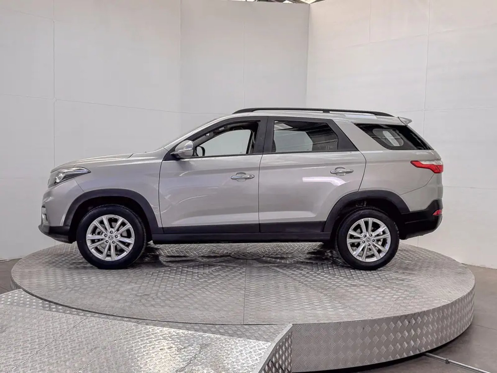 DFSK SUV 560 2023 - Imagen 6 de 16