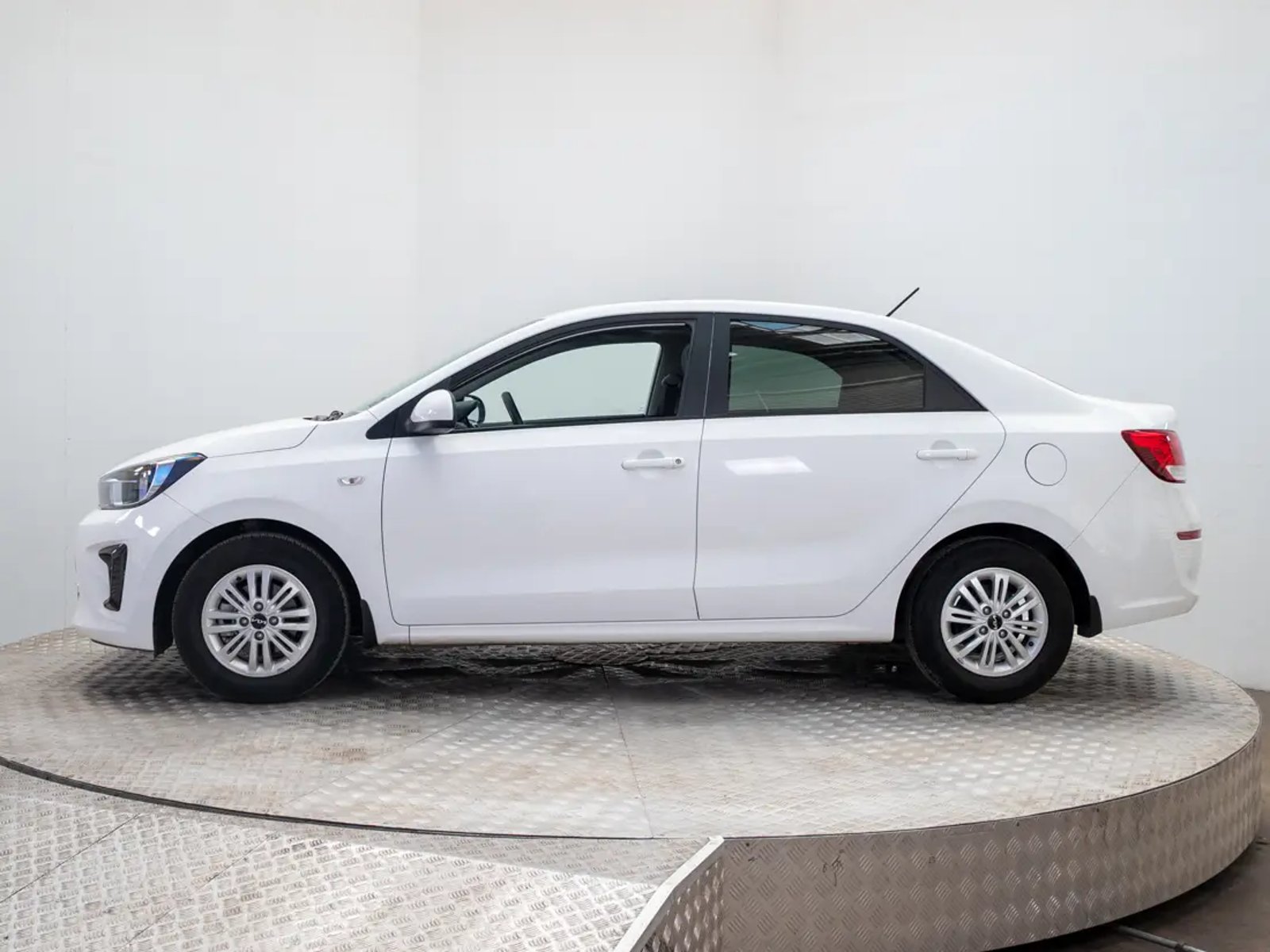Kia SOLUTO 2026 - Foto 4 de 20