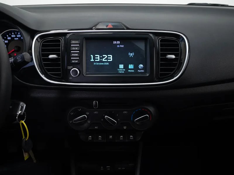 Kia SOLUTO 2024 - Imagen 16 de 19