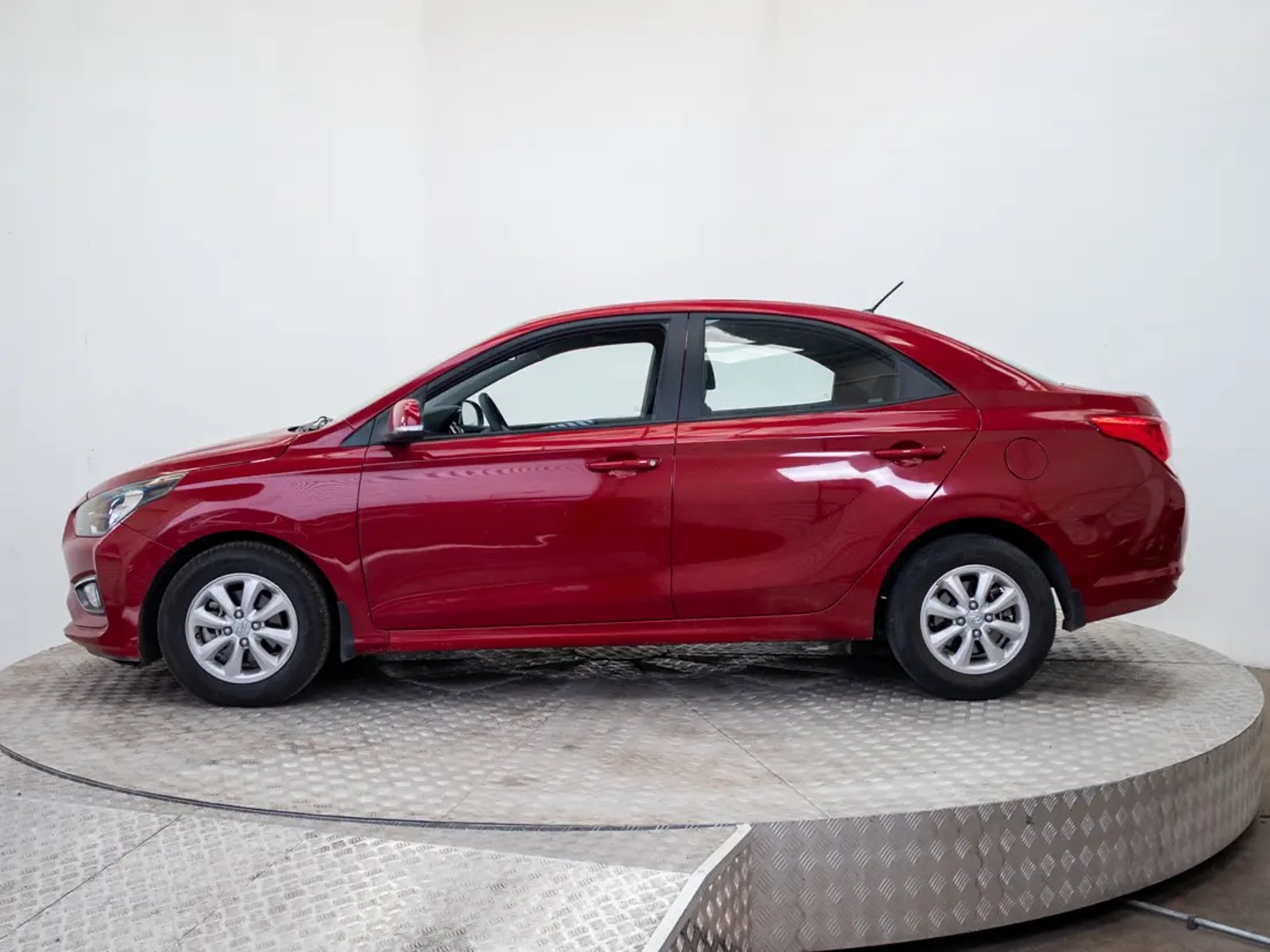 Hyundai VERNA 2021 - Foto 4 de 20
