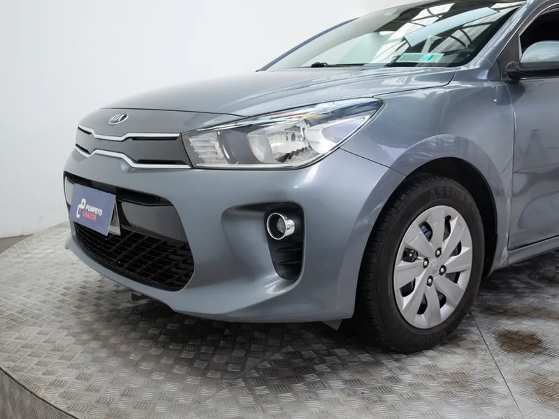 Kia RIO 5 2018 - Imagen 17 de 19