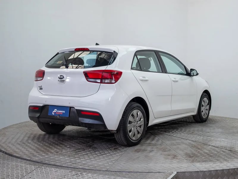 Kia RIO 5 2020 - Imagen 7 de 20