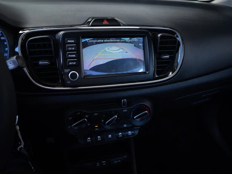 Kia SOLUTO 2023 - Imagen 19 de 20