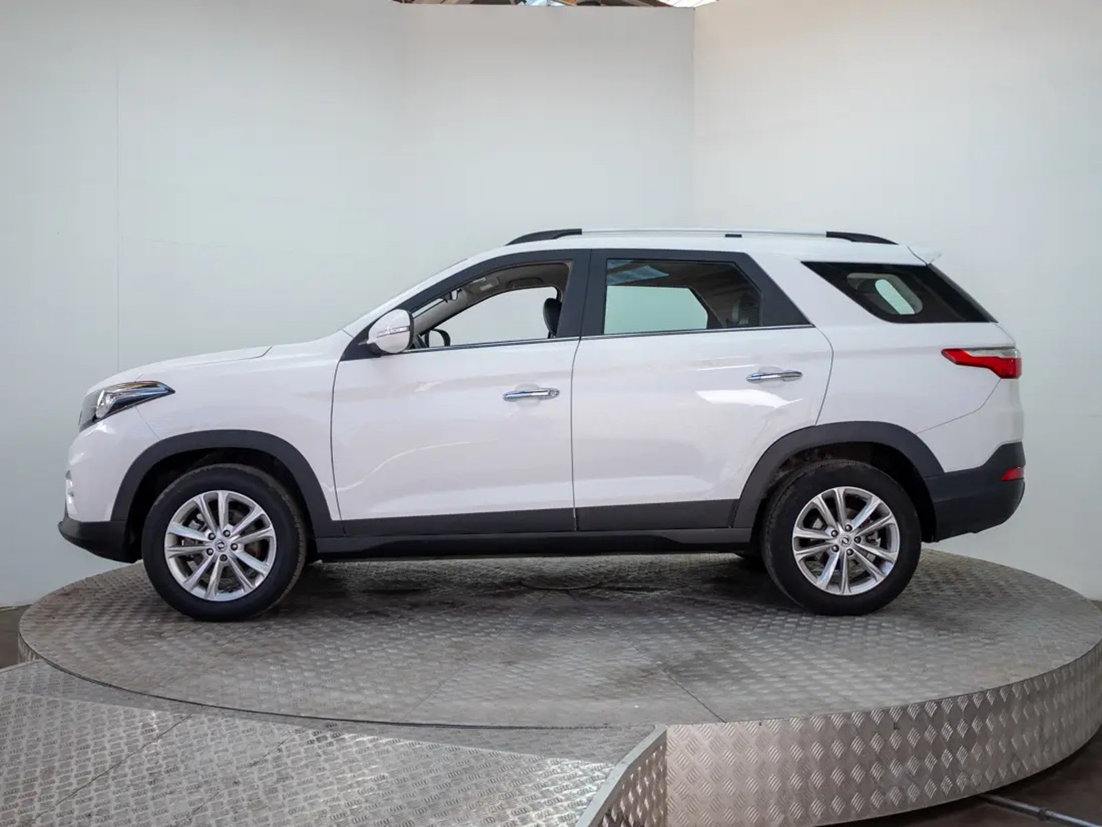 DFSK SUV 560 2022 - Foto 4 de 19