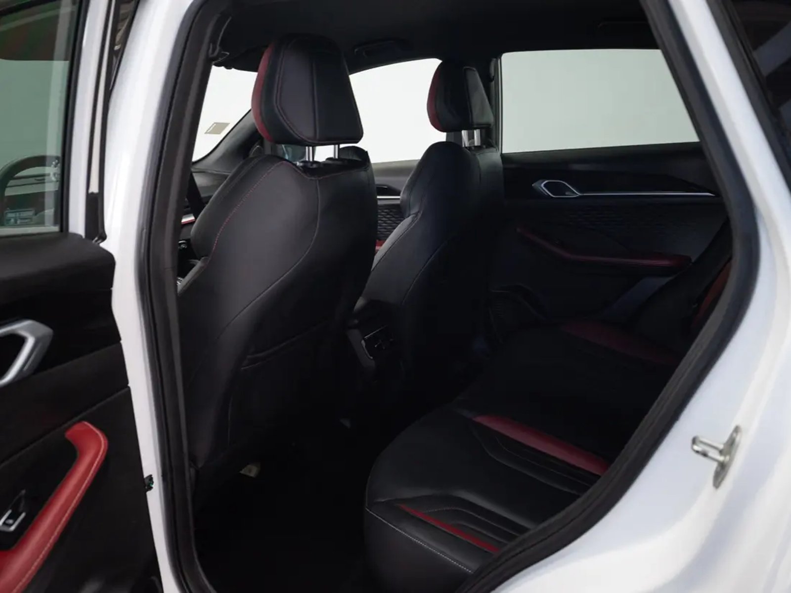 Geely COOLRAY 2024 - Imagen 14 de 19