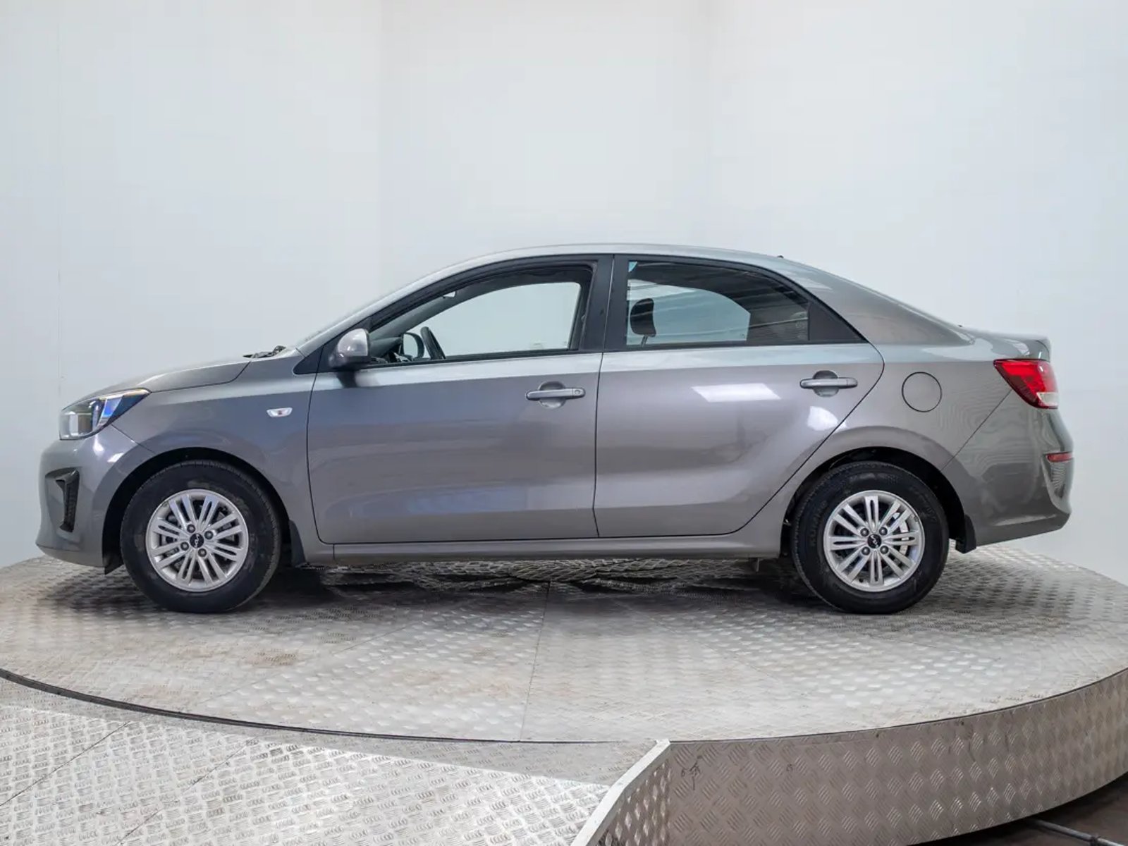 Kia SOLUTO 2024 - Foto 5 de 20