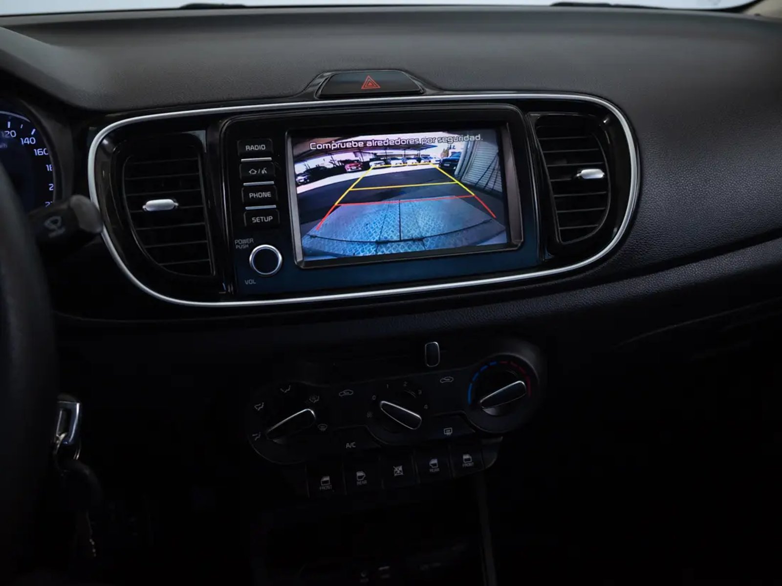 Kia SOLUTO 2024 - Imagen 19 de 20