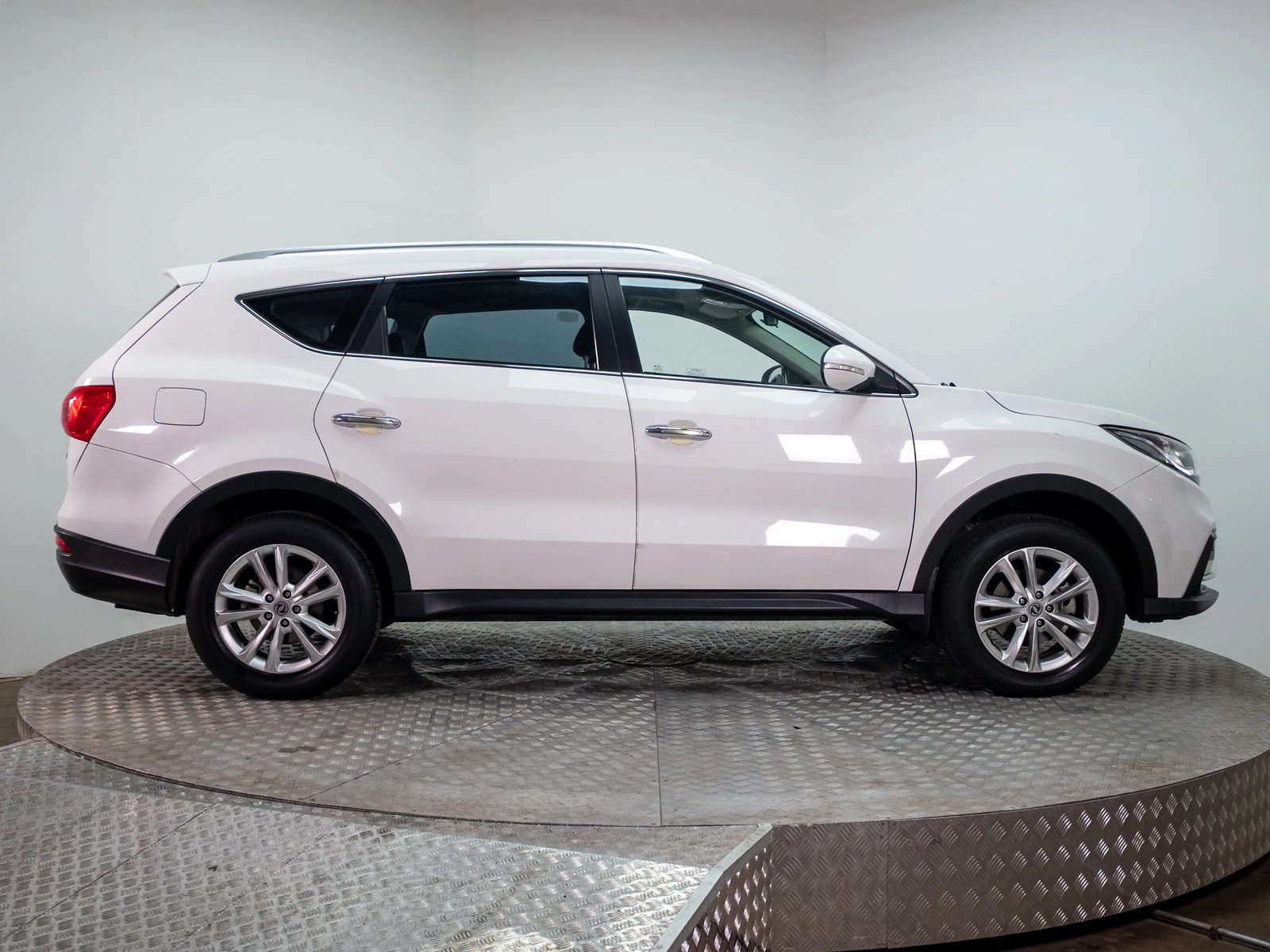 DFSK SUV 580 2024 - Imagen 9 de 20
